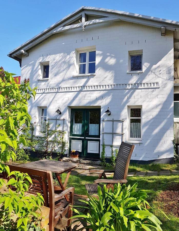 Ferienwohnung für 3 Personen, mit Terrasse und Garten sowie Seeblick in Thiessow