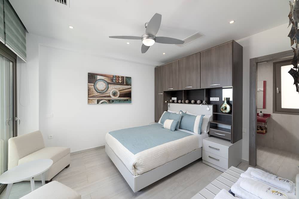Ganze Wohnung, Luxus-Penthouse am Meer mit Panoramablick, eigenem Whirlpool und Grill in Koutsouras, Lasithi