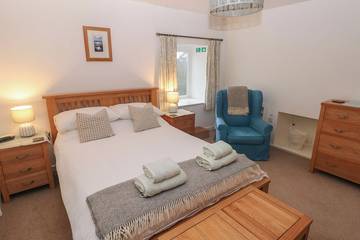 Cottage for 4 People in Solva, Pembrokeshire, Photo 2
