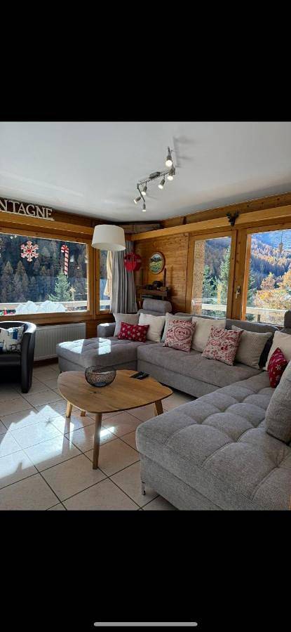 Gîte pour 8 personnes, avec vue et balcon dans Grimentz