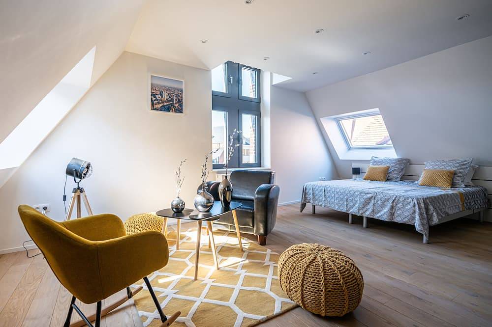 Ganze Wohnung, La Camuche by René Desclée in Tournai, Hennegau