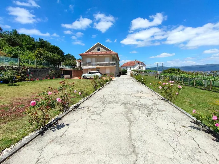 Casa de vacaciones para 16 personas, con balcón además de jardín y vistas - 1