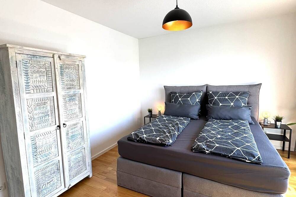 Entire apartment, Upscale living with balcony & only 10 minutes to Bamberg in Stegaurach, Upper Franconia
