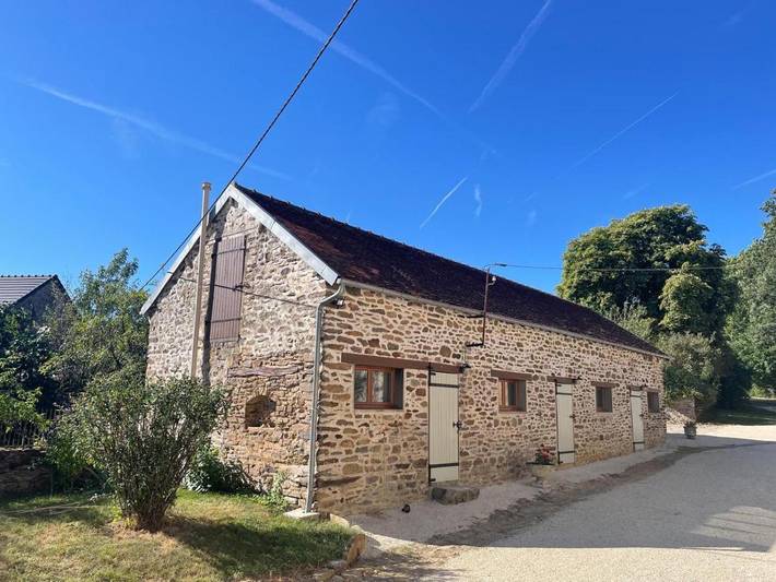 Gîte pour 2 personnes, avec vue ainsi que piscine et jardin, animaux acceptés à La Châtre-Langlin - 2