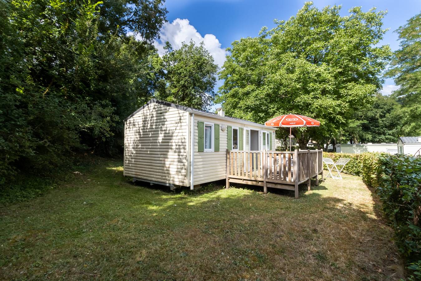 Mobile Home 'Le Chataignier' with Shared Pool, Private Terrace and Private Garden in Saint-Pompont, Périgord Noir
