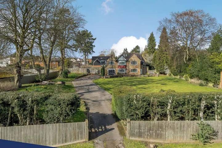 Holiday rental for 24 people, with garden in Coventry