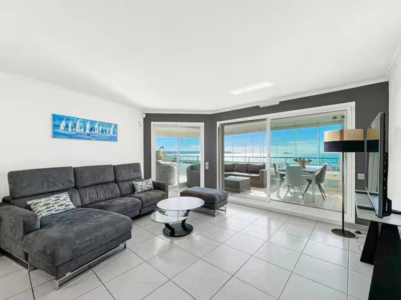 Ganze Wohnung, Grand Bleu: Meerblick, 3-Zimmer-Wohnung mit Garage in Antibes, Mittelmeerküste (Frankreich)