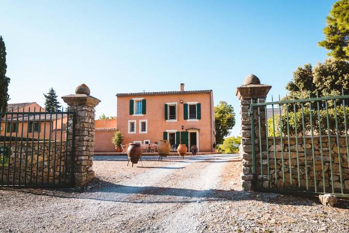 Chambre d’hôte pour 14 personnes, avec Terrasse et Jardin ainsi que Piscine et Vue à Ribaute