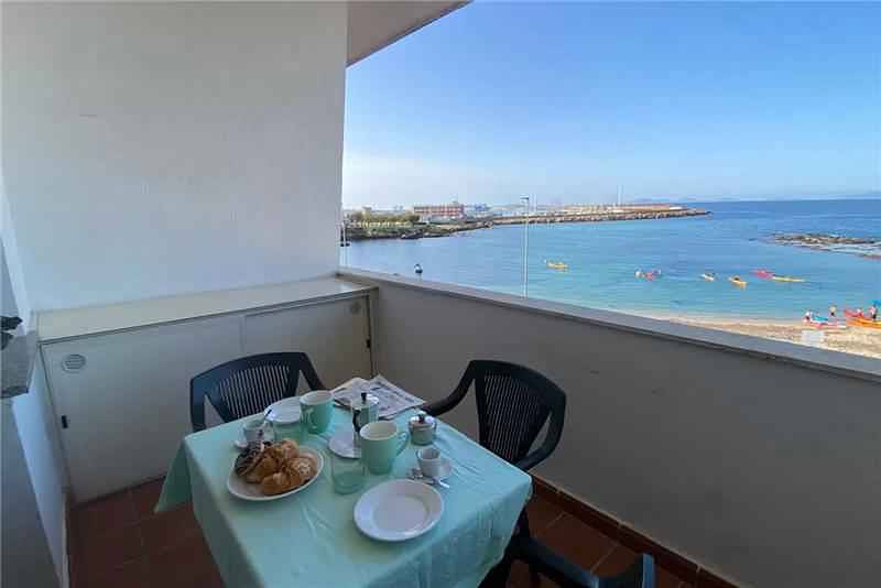 Apartamento vacacional entero, Holiday apartment mit Meerblick  in Porto Torres, Provincia de Sassari