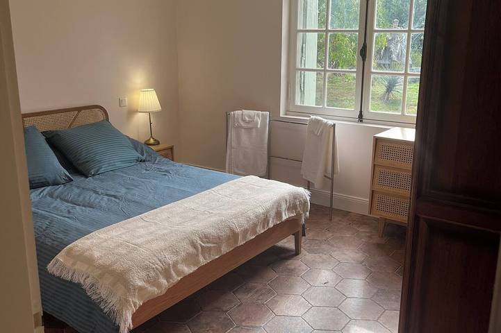 Charming 3-bedroom building with Ac in lovely Condom in Condom, Gers