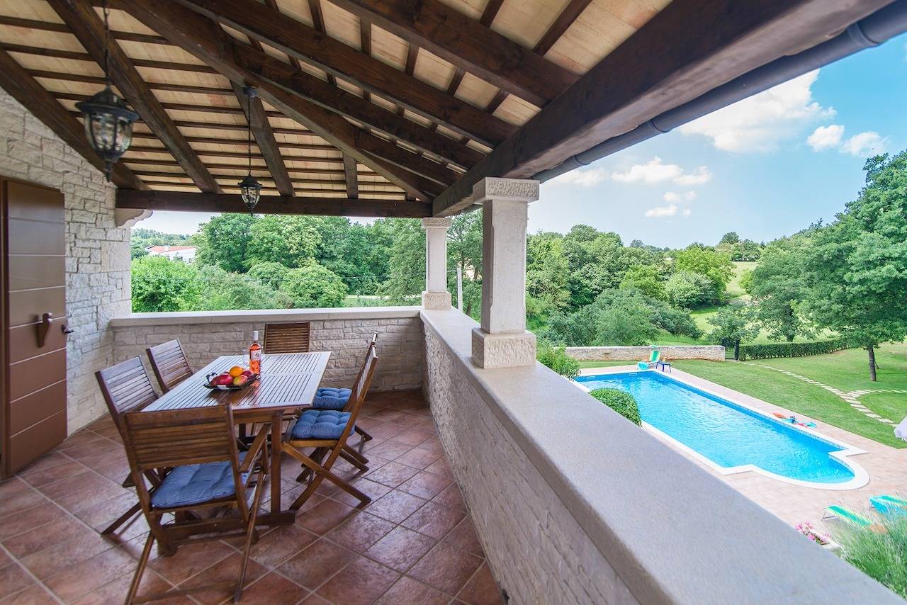 Villa Catarina met mooie en ruime tuin en zwembad in Kringa, Centraal Istrië
