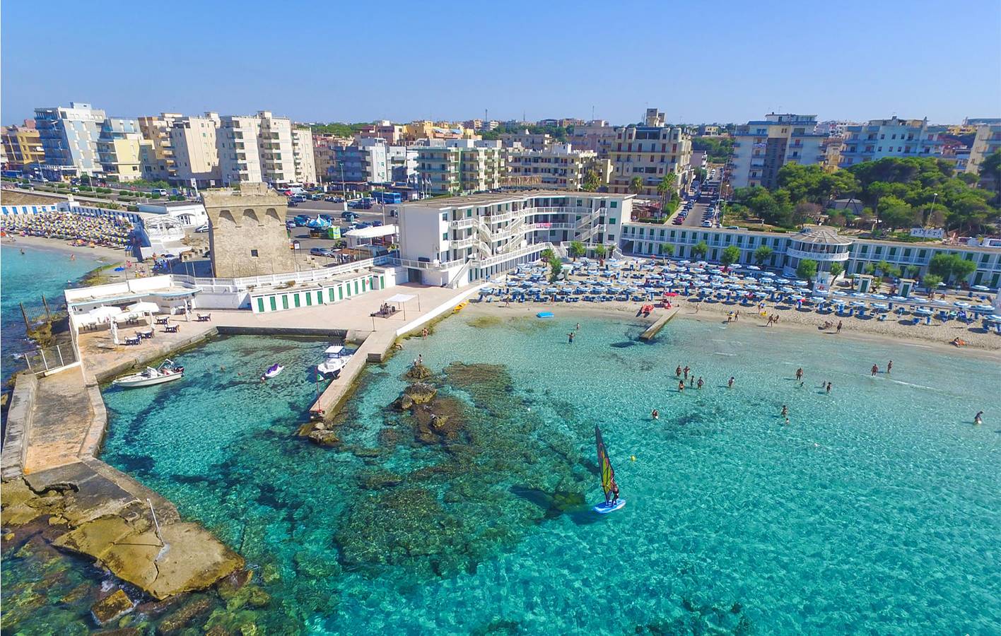 Ganze Ferienwohnung, La Baia Azzurra Apt: Küche, Kochfeld, Kühlschrank, Doppelbett & Strand 1.5km in Gallipoli, Golf von Tarent