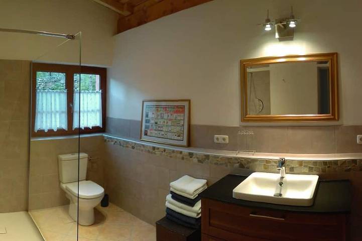 Casa de piedra, wifi gratis, ideal para niños + perros, amueblada con amor in Lorgues, Region de Draguignan