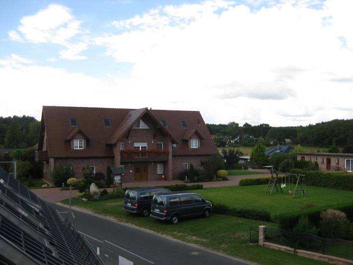 Ferienwohnung für 7 Personen, mit Terrasse und Garten sowie Sauna und Seeblick in Goyatz