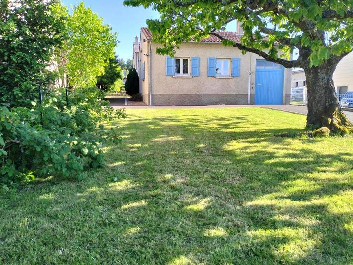 Gîte pour 4 personnes, avec Jardin à Saint-Julien-Chapteuil - 2
