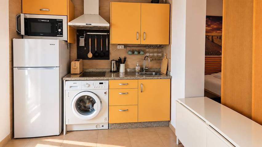 Gehele studio, Casita Playa: studio direct aan het strand met privéterras, El Palo in Playa del Palo, Malaga