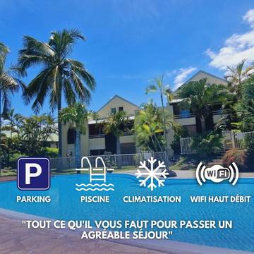 Gîte pour 2 personnes, avec jardin et piscine ainsi que vue et terrasse dans Saint-Gilles les Bains
