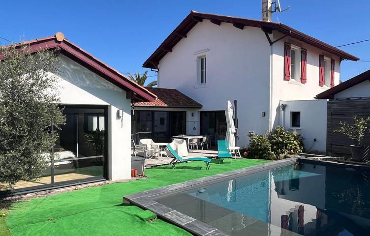 Villa pour 8 personnes, avec piscine ainsi que jardin et jacuzzi à Anglet