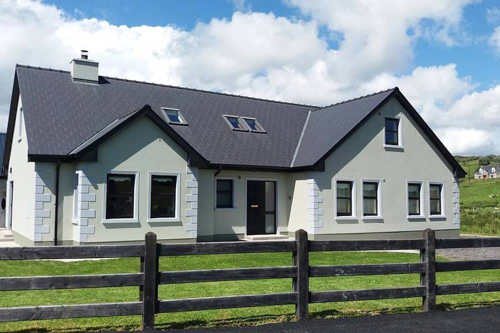 ★ Modernes Haus | Blick auf die Landschaft | Spielplatz ★ in Tullynaught ED, Donegal
