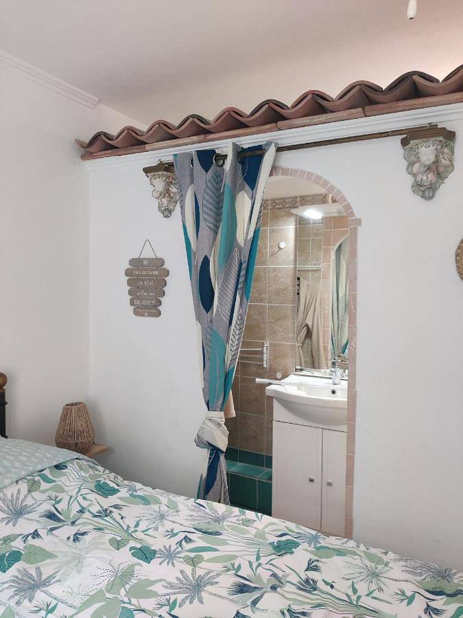 Maison d’hôte pour 2 personnes, avec jacuzzi ainsi que piscine et jardin, animaux acceptés dans Parc national de Port-Cros - 2