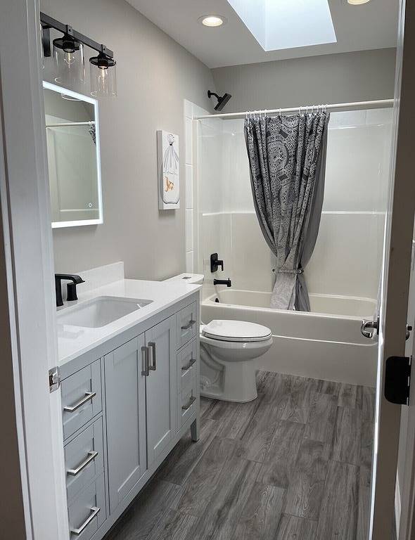 Location de vacances pour 12 personnes, avec jardin et jacuzzi à Kelowna - 2