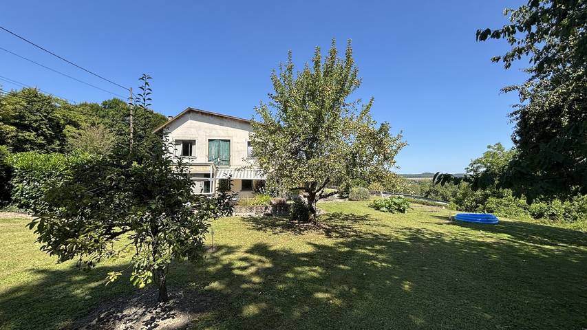 Gîte pour 8 personnes, avec piscine, adapté aux familles à Chatel-Chéhéry