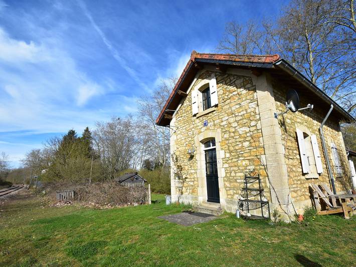 Cottage en France avec jardin près du lac in Montaron, Nièvre