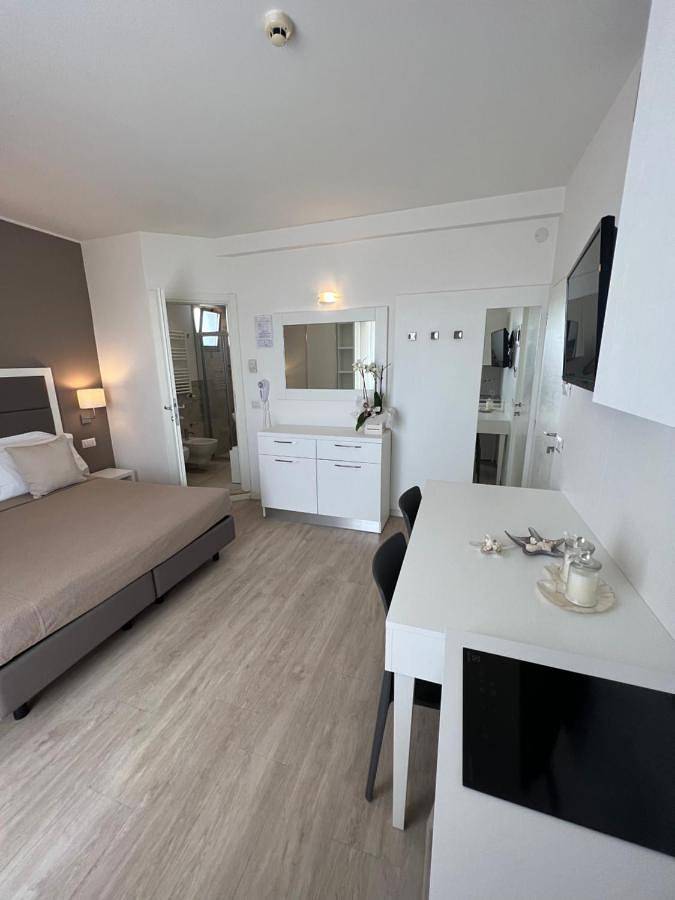 Hôtel pour 3 personnes, avec piscine et jardin à Riccione - 4