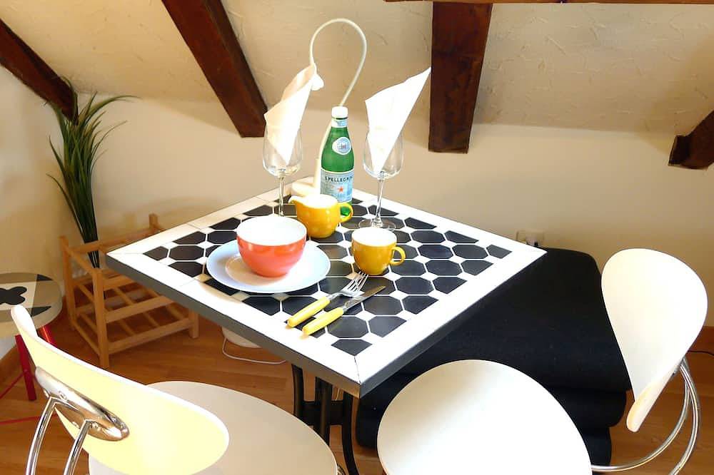 Ganze Wohnung, Charmantes Dachgeschoss im Trendviertel Zürich - See in der Nähe in Zürich, Bezirk Zürich