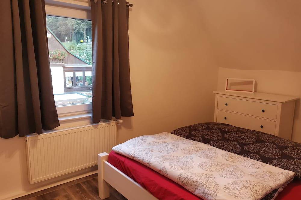 Ganze Wohnung, Liebevoll eingerichtete Ferienwohnung mit Balkon und Terrasse im Osterzgebirge in Dippoldiswalde, Osterzgebirge