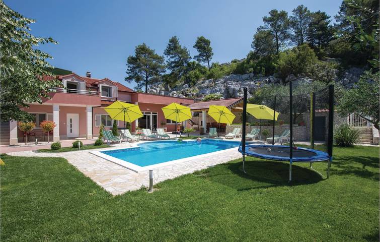 Geräumige Unterkunft, 2 km von Ploče entfernt: Pool, Terrasse und Parkplatz inklusive in Ploce, Dubrovnik-Neretva
