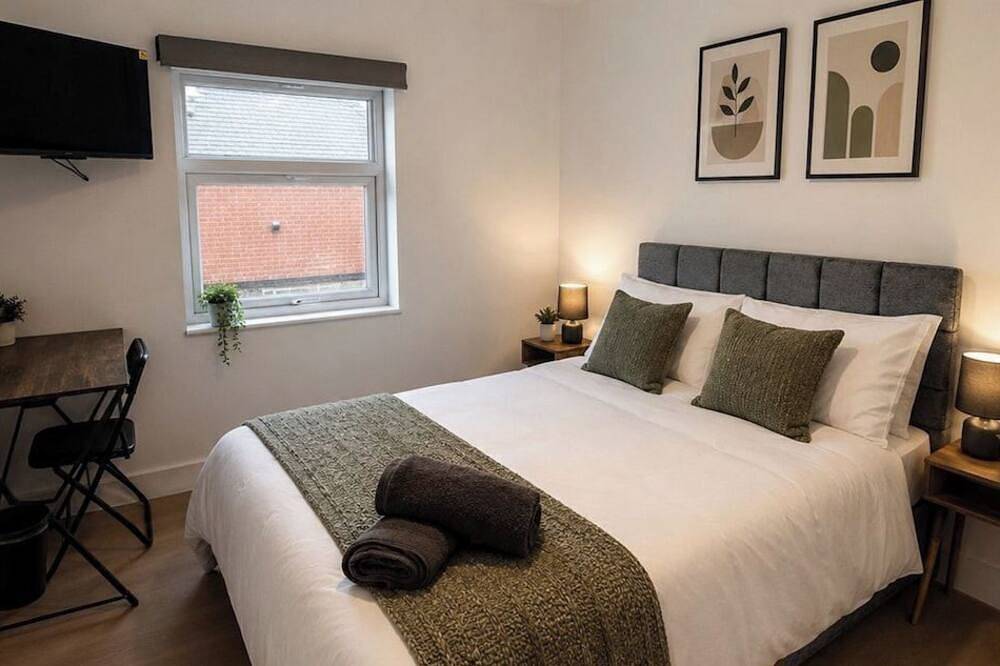 Contractor Accommodation | Sleeps 5–7 | Tv | Wi-Fi in Kettering, Northamptonshire