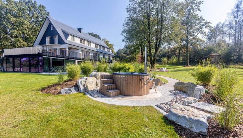 Cottage pour 18 personnes, avec jardin et sauna ainsi que piscine et vue, animaux acceptés à Jalhay