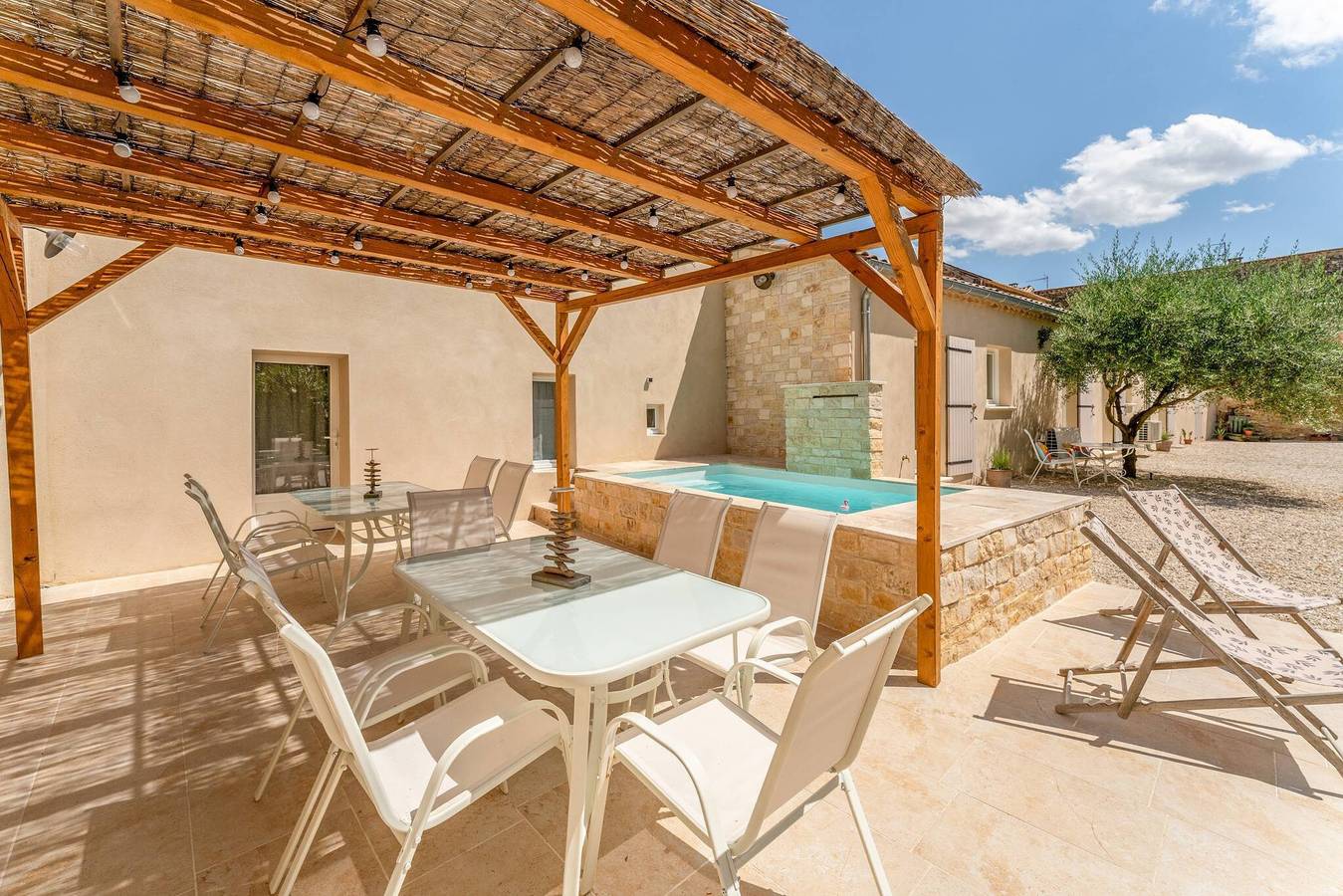Gîte « L'atelier » avec piscine partagée, Wi-Fi et climatisation in Saint-Victor-la-Coste, Région de Nîmes