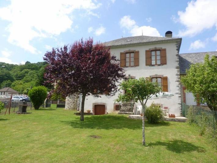 Location de vacances pour 9 personnes, avec Terrasse et Jardin à Sainte-Eulalie (Cantal)