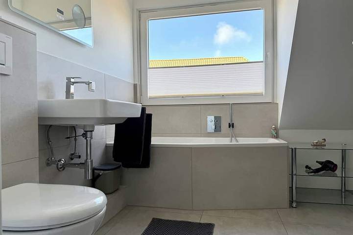 Ganze Wohnung, Frisch renovierte Ferienwohnung nahe Büsum –  60 m² Komfort in ruhiger Lage in Stinteck, Westerdeichstrich