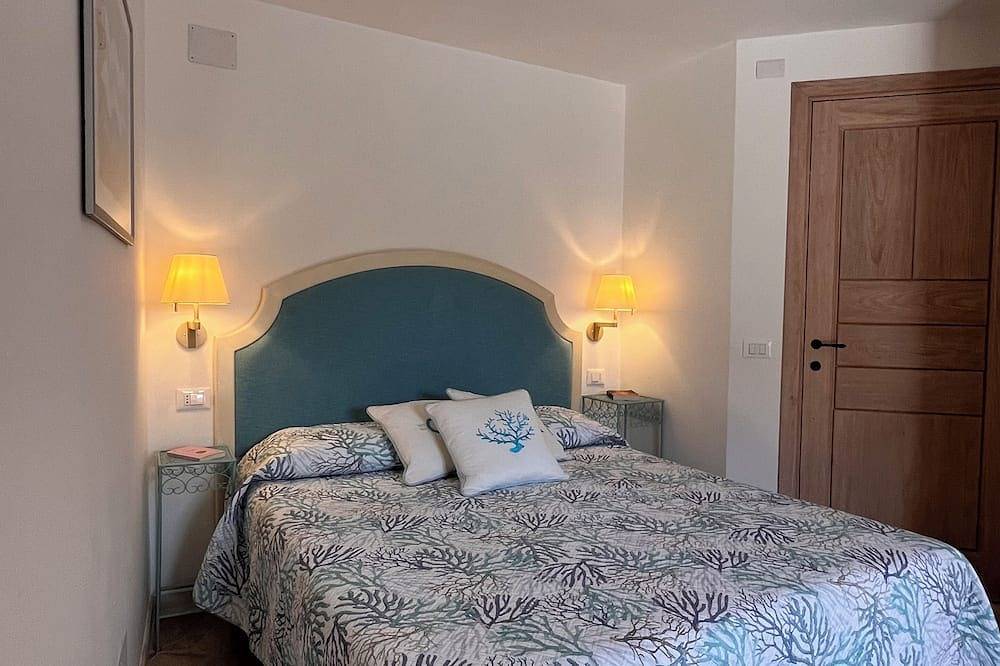 Exclusive with big garden, view on Molara Island, walking distance from the sea in Punta Molara, San Teodoro