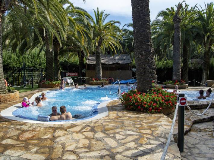 Casa de vacaciones para 6 personas, con jardín y jacuzzi, Familias con niños en Baix Camp