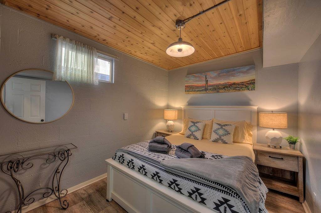 Wüstengärten # 3 Arches in der Nähe! Downtown Cottage mit Whirlpool und üppigen Gärten! in Moab, Arches-Nationalpark