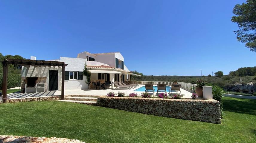 Casa de vacaciones para 8 personas, con Vistas al mar además de Terraza y Jardín en Binisafua