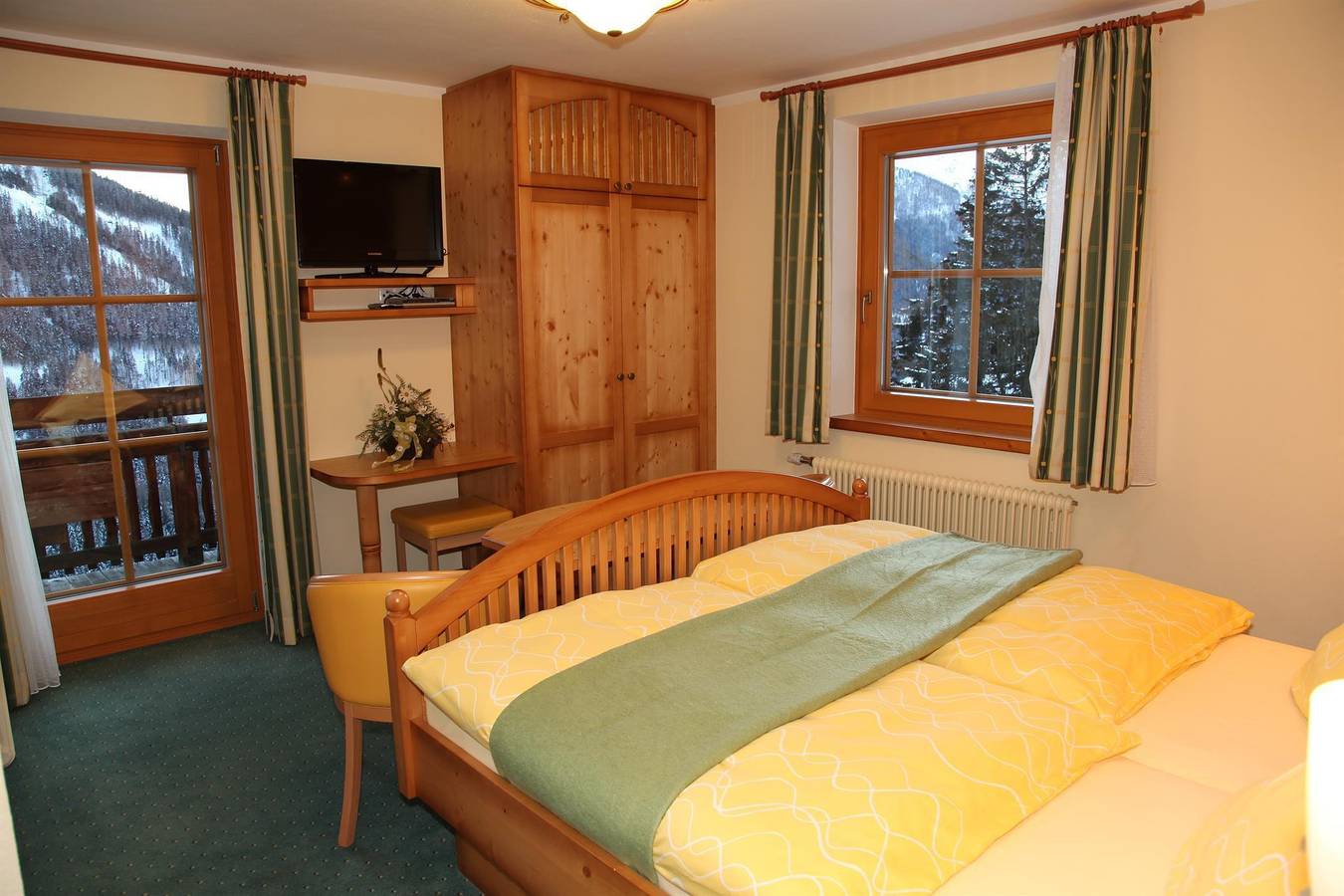 Doppelzimmer, Bad, Wc/Balkon/Haar-Fön/Sat-Tv in Kals am Großglockner, Bezirk Lienz