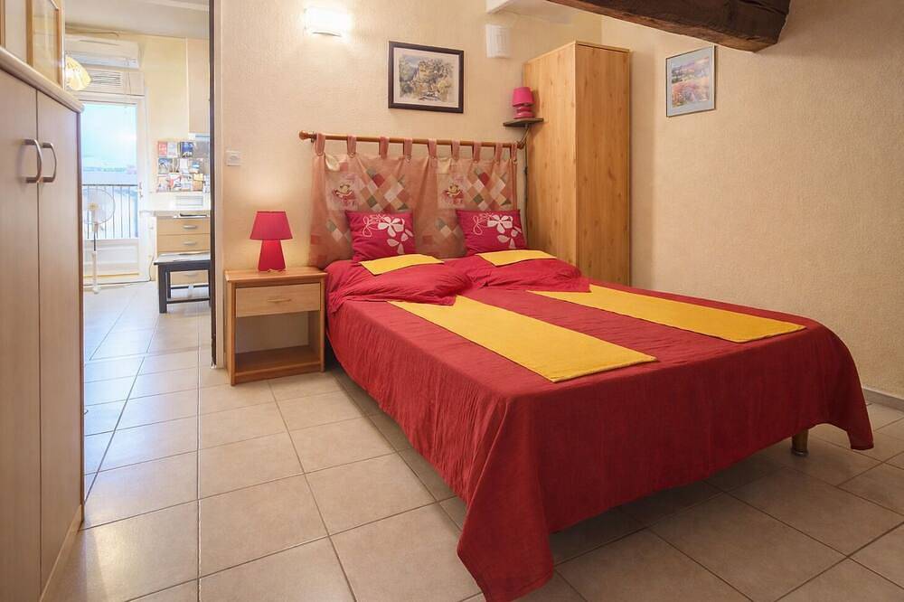 Entire apartment, Air-conditioned, 3-star family gite with private terrace close to the sea. in Saint-Laurent-de-la-Salanque, Côte d'Améthyste