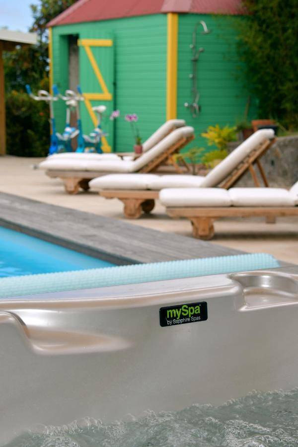 Location de vacances pour 3 personnes, avec piscine ainsi que vue et jardin dans Le Guillaume - 3