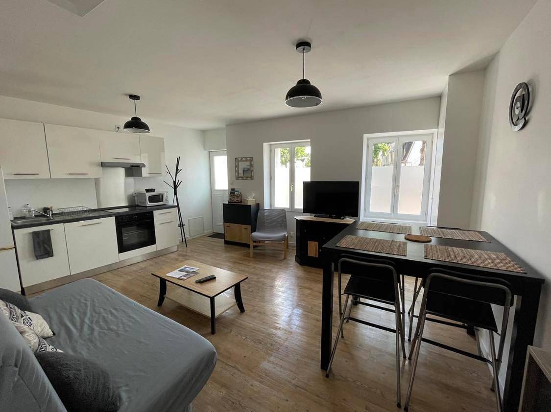 Appartement entier, One-Bedroom Apartment in Cosne-Cours-sur-Loire, Vallée de la Loire