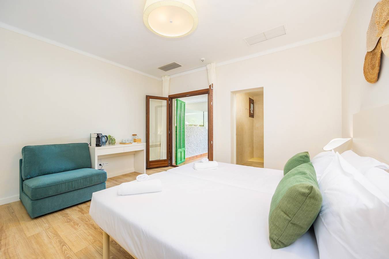 Hostal Boutique Canyamel - 102 Doppelzimmer mit Meerblick, privater Terrasse, Wi-Fi, Klimaanlage in Canyamel, Capdepera
