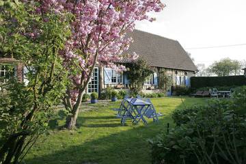 Gîte pour 10 personnes, avec jardin à Sainte-Colombe