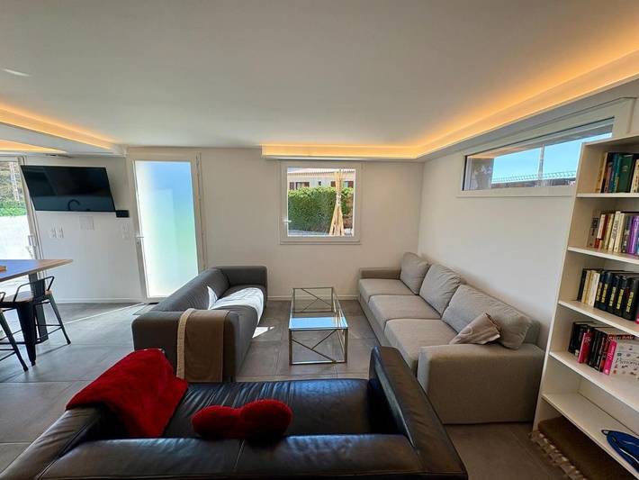 Location de vacances pour 12 personnes, avec jardin ainsi que vue et terrasse à Colomars - 4