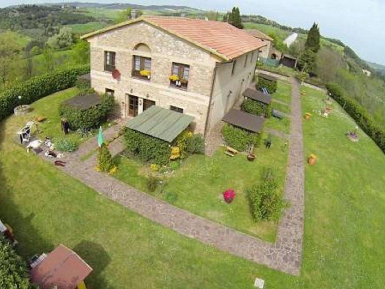 Schönes Ferienhaus in Volterra mit Großem Garten in Volterra, Pisa Provinz