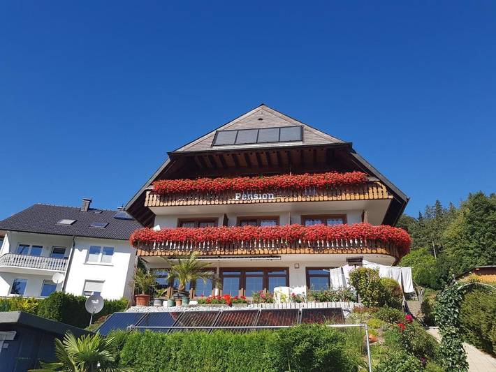 Gästehaus für 2 Personen, mit Balkon und Terrasse sowie Ausblick in Schonach ort