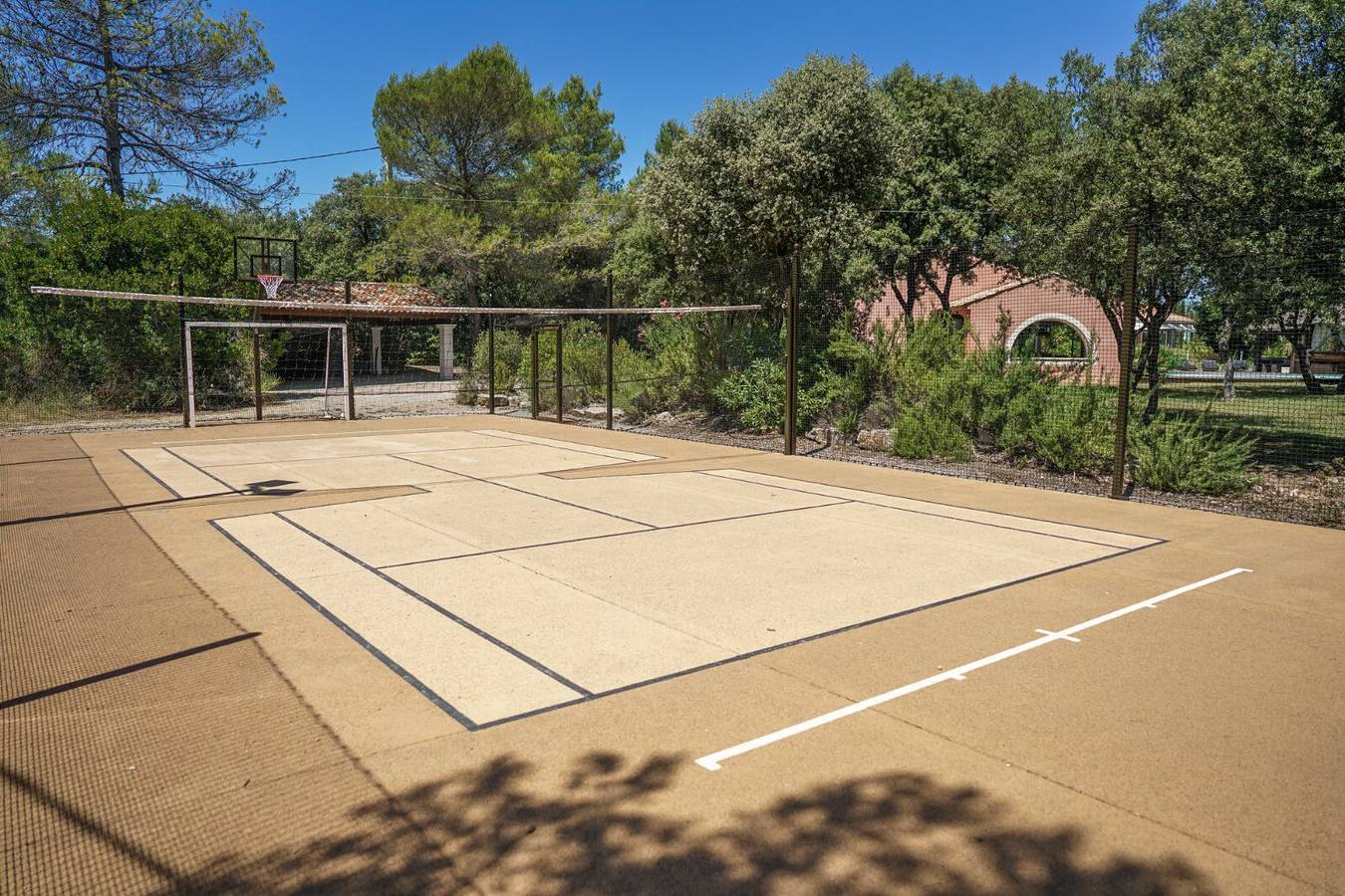 Villa 'Hangaroa' con Wi-Fi y aire acondicionado in Saint-Maximin-la-Sainte-Baume, Región Brignoles